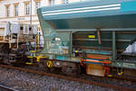 Detailbild des vierachsigen offenem Drehgestell-Schüttgutwagen mit Schwerkraft Entladung (Selbstentladewagen), 37 84 6985 001-0 NL-ORWU, der Gattung Faccns, der On Rail Gesellschaft für