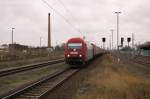 270080 (223 101-7) OHE Cargo GmbH mit einem leeren Hackschnizelzug, bei der Einfahrt in den Bahnhof Rathenow und fuhr in Richtung Wustermark weiter.