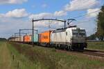 Kahler RTB Cargo 193 430 zieht am 21 Augustus 2025 ein Containerzug durch Hulten.