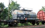 Kesselwagen der VTG mit Gefahrgut 80/1830  23 RIV 80 D-VTGD 7366 504-0 Zcs in Ulm am 01.09.2010.