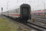 Am Ende des IC 2239(Rostock-Leipzig)lief der 1.Klasse Avmz mit Aufgenommen am 06.11.2014 im Rostocker Hbf.Auch im nchsten Fahrplanjahr 2016 wird der IC 2238/2239 mit 5xWagen und ohne Steuerwagen