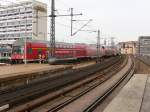 Eine Doppelstockgarnitur des Airport-Express Schnefeld erreicht am 11.04.2012 Berlin-Alexanderplatz.