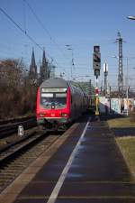 Erneut das Deutzer Standardmotiv mit Dom: Ein Doppelstocksteuerwagen ist auf dem Weg nach Koblenz.