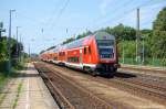 In Baruth(Mark) Durchfhrt der RE2-Umleiter (RE 18011) nach Cottbus den Bahnhof.