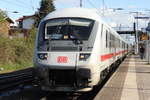 Steuerwagen(Bimmdzf)als IC 2300 von Mnchen Hbf nach Warnemnde bei der Durchfahrt im Haltepunkt Rostock-Bramow, geschoben hatte 120 120-1 16.04.2017