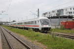 Steuerwagen(Bimmdzf)als IC 2301 von Warnemünde nach München Hbf bei der Ausfahrt in Warnemünde-Werft.25.06.2017