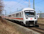 Bimmdzf 287 als IC 2239(Warnemünde-Leipzig)bei der Ausfahrt im Rostocker Hbf.03.04.2021