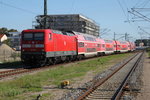 112 189 mit RE 18490 von Berlin Hbf(tief)nach Warnemnde bei der Durchfahrt im Haltepunkt Warnemnde-Werft.10.09.2016