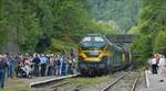 Lok 5183 am Ende des gemischten Zuges welcher zum Endpunkt der Museumsstrecke gezogen wird, von unzähligen Fotografen im Bild und Ton festgehalten am Museumsbahn Bahnhof Dorinne-Durnal.