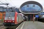 Die CFL Lok 4019 verlsst den Bahnhof Belval Universit in Richtung Ptange.