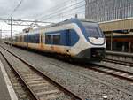 NS SLT Triebzug 2413 und 2651 Gleis 3 Leiden Centraal 21-07-2025.

NS SLT treinstel 2413 en 2651 spoor 3 Leiden Centraal 21-07-2025.