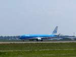 PH-BGB KLM Boeing 737-800. Erstflug dieses Flugzeugs war am 18-04-2008. Flughafen Amsterdam Schiphol. Vijfhuizen, Niederlande 27-06-2021.


PH-BGB KLM Boeing 737-800. Eerste vlucht van dit toestel 18-04-2008. Polderbaan luchthaven Schiphol. Vijfhuizen 27-06-2021.