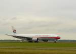 China Cargo Boeing 777-F6N geregistreerd als B-2076  op de Polderbaan van de luchthaven Schiphol.