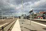 Von Coppet nach Annemasse: Der Bahnhof Annemasse in Frankreich mit zwei Léman Express, links CFF 522 214, und rechts SNCF 31533.