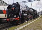 Mikado 141R-1244 verlasst am 17 Mai 2026 Brugg AG mit ein Doppeldampf Sonderzug nach Baden.