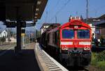 DB/F 077 012-8 mit langem Gterzug von Koblenz-Ltzel kommend festgehalten bei der Durchfahrt Koblenz Hbf. 11.09.2023