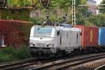 E37 031 aufgenommen mit Containerzug im Bhf von HH-Harburg.28.09.02012