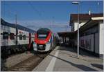 Der SNCF Régiolis tricourant Z 31 515 wartet in Coppet auf die Abfahrt Richtung Annemasse.