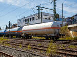 Vierachsiger Drehgestell-Druckgaskesselwagen der Gattung Zags, 37 84 7819  086-1 NL-ATRR, des französischen Waggonvermieters ATIR-RAIL (Paris) am 27.04.2021 im Zugverband (Zugschluss) bei einer