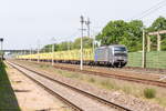 193 805-9 Railpool GmbH fr SETG - Salzburger Eisenbahn TransportLogistik GmbH mit einem leeren Holzzug in Growudicke und fuhr weiter in Richtung Rathenow.