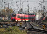 442 855 als S3 von Warnemünde-Werft nach Güstrow bei der Ausfahrt im Rostocker Hbf.25.10.2019