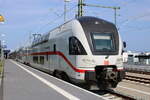 4110 109+4110 110 mit IC 2271(Warnemünde-Dresden)kurz vor der Ausfahrt im sonnigen Warnemünde.04.09.2021