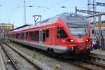 429 530 als RB 12(13261) von Rostock Hbf nach Ribnitz-Damgarten West kurz vor der Ausfahrt im Rostocker Hbf.10.06.2022 