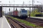 E 37 527 ITL mit Containerzug in Priort in Richtung Hennigsdorf unterwegs.