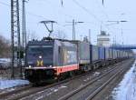 Hectorrail 241.005 mit den Namen  Solo  hat am 07.02.2012 (Bf Tostedt) einen schönen bunten KLV zug am Haken! 