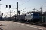 E 37511 CTL Logistics GmbH mit einem Containerzug in Rathenow in Richtung Wustermark unterwegs.