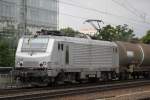 Akiem Frettchen 37 029-2 mit Kesselwagen bei der Durchfahrt im Dresdener Hbf mit Ziel Tschechien.14.07.2015