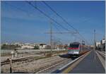 Der FS Treniatlia ETR 485 042 fährt in Trani durch.