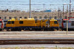 Der MerMec Mess- und Diagnose-Dieseltriebwagen SIRTER 2.0 / D.165.005 (99 83 9 165 005-3 I-RFI) der RFI - Rete Ferroviaria Italiana im Sandwich zwischen zwei „Tigern“ E.652.091-6 und