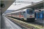 Als  Entschädigung  des Schatten E 401 Bilder zeit sich der Steuerwagen des bereit gestellten iC recht gut im Licht. Bei Schreiben dieser Zeilen fällt mir auf, dass ich mich gar nicht darum gekümmert habe, wo den dieser iC hin fahren wird...

23. März 2026
