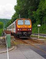 Hier meine Version von dem  Z2  (S�rie 2000), dem 2004 auf der Fahrt nach Wiltz, hier ein paar Meter weiter (als bei Stefans Bild) am Bahn�bergang in Kautenbach am 15.06.2013.