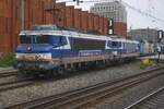 Volker Rail 7143 (ex-NSR 1743) zieht ein Gleisbauzug durch Tilburg am 8 Mai 2026.