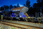 Zweiachsiger offener Schüttgutwagen mit dosierbarer Schwerkraftentladung (Schotterwagen) 23 84 6437 481-4 NL-RP, der Gattung Fccpps, der voestalpine Track Solutions Netherlands B.V.