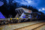 Zweiachsiger offener Schüttgutwagen mit dosierbarer Schwerkraftentladung (Schotterwagen) 23 84 6437 478-0 NL-RP, der Gattung Fccpps, der voestalpine Track Solutions Netherlands B.V.