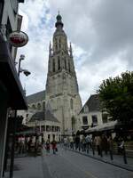  Grote Kerk  gesehen von Vismarkt straat, Breda 22-08-2021.