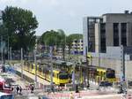 Haltestelle Utrecht Centraal Station mit u.a. U-OV TW 5013. Jaarbeursplein, Utrecht 28-06-2016.

U-OV tram 5013 en andere halte Utrecht CS. Jaarbeursplein, Utrecht 28-06-2016.