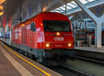 Eine echte „Hercules“ die ÖBB 2016 072 (A-ÖBB 92 81 2016 072-8) am 13 Januar 2025, mit dem REX 21 (City Shuttle) von Salzburg Taxham über Neumarkt am Wallersee nach Braunau