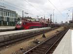 1116 204  Spirit of Austria  erreicht am 07.08.14 mit einem RailJet aus Budapest den Münchner Hauptbahnhof.