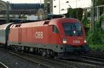 ÖBB 1016.040-6 verlässt hier HH-Hbf mit einem CNL aus München.