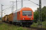 Herkules 2016 907-5 der Firma RTS(Rail Transport Service GmbH)mit langem Bauzug nach Rostock-Seehafen bei der Durchfahrt in der Gterumgehung Hhe Rostock Hbf.21.06.2015