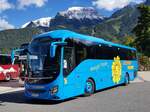 Volvo von LOACKER-TOURS aus sterreich steht auf dem Parkplatz am Knigssee