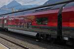 Personenwagen der Neuen Railjet Generation, A-BB 73 81 22-91 5xx-x Bmpz, Economy Class, 72 Sitzpltze. Eingereiht im Zug in Richtung Innsbruck, aufgenommen im Bahnhof Jenbach. 08.2024