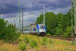 In der Nhe der S-Bahn-Station Wuhlheide ist 5370 001 von PKP Intercity am 13.06.22 mit EC49 in Richtung Polen unterwegs und wird kurze Zeit spter am Abzweig Eichgestell ber eine Verbindungskurve in Richtung Kpenick abbiegen.