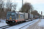 214.007 mit einen KLV am Haken, durchfährt am 19.01.2024 den Bahnhof Tostedt.