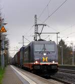 Auch hier mit einem reparierten Unfallschaden(Tarp, Bü Unfall) unterwegs rauscht die Hectorrail 241.008  Galore  mit ihrem KLV durch Schleswig.