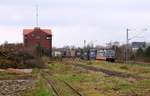 Hectorrail 241.010-6  Yoda  mit dem VanDieren KLV passiert hier das ESTW Flensburg-Weiche.